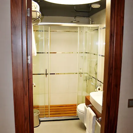 Avin Hotel