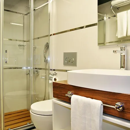 Avin Hotel 5*