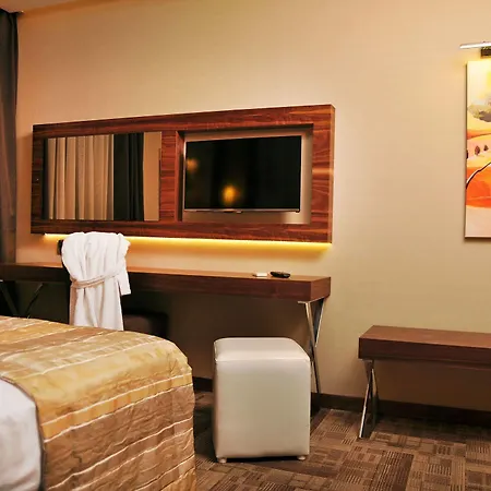 Avin Hotel 2*